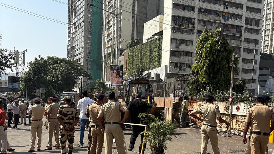 Mumbai: BMC Demolishes Kabutar Khana in Kalachowki Amid Pigeon Row; Activist To Move Court, Jain Monk Plans Protest 