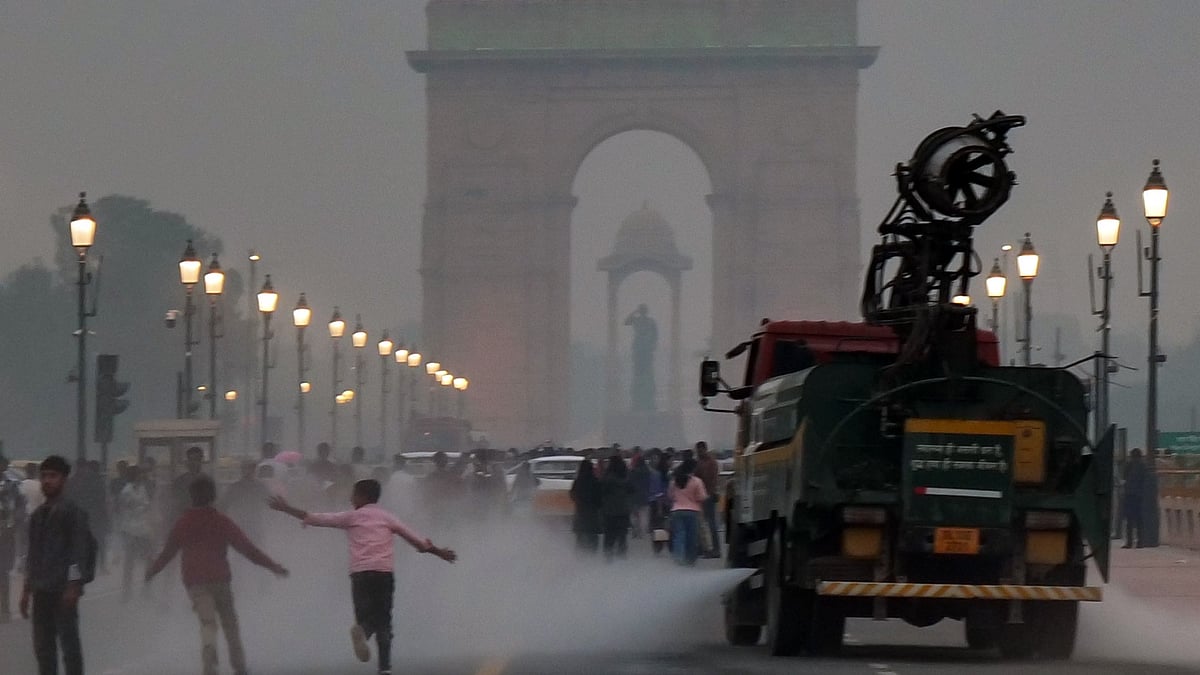 Delhi-NCR Pollution: GRAP Stage III Curbs Imposed As AQI Crosses 425, Construction And BS-IV Vehicles Banned 
