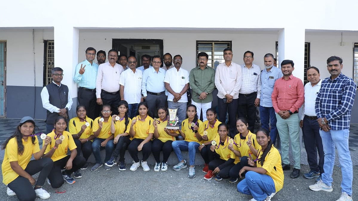 Nanded: People’s College Women’s Cricket Team Clinches Third Consecutive ‘C’ Zone Title