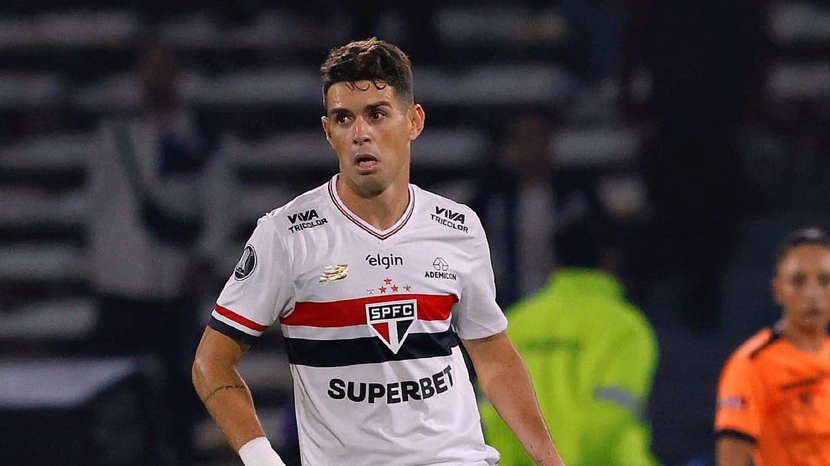 Former Chelsea Star Oscar Collapses In Training, Hospitalised With Heart Issue 