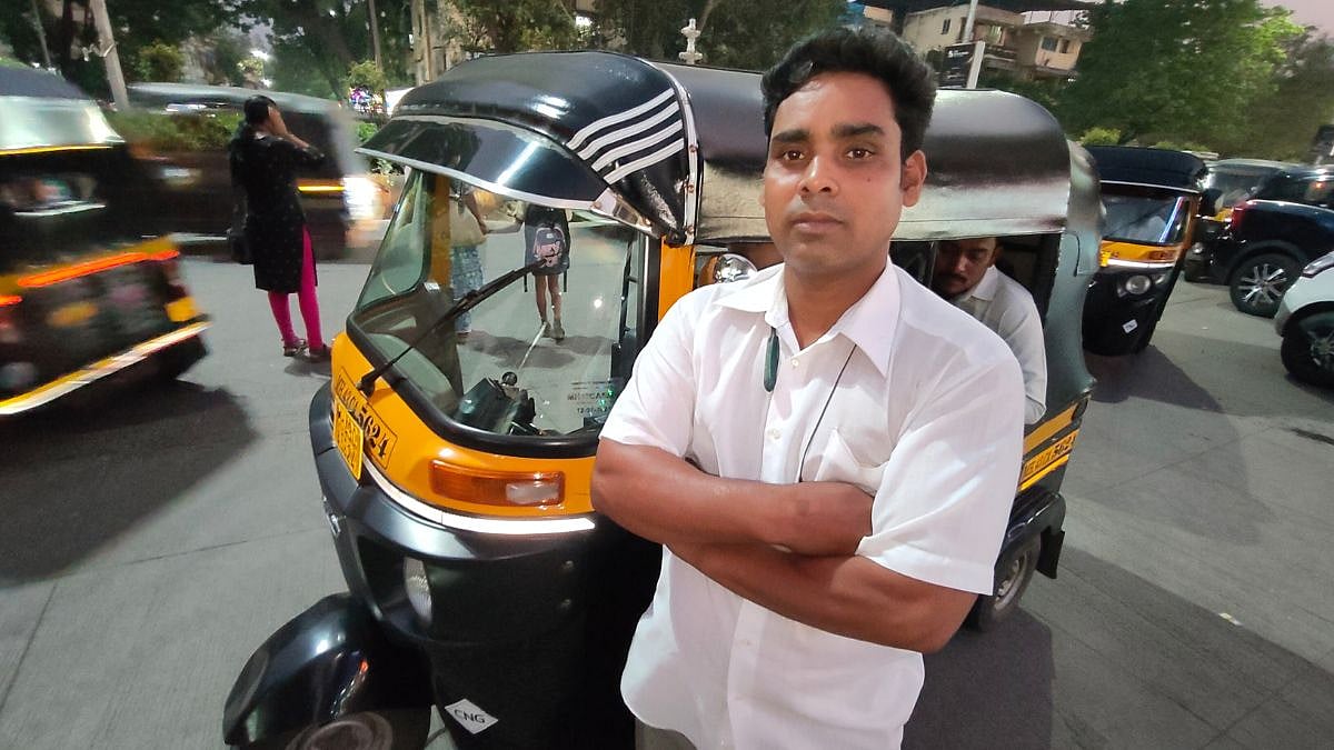 Navi Mumbai Heart-Touching Act: Auto-Rickshaw Driver Returns Gold Jewellery Worth ₹16 Lakh Forgotten By Passenger; Earns Praise For Honesty 