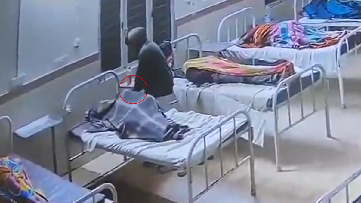 Thief Caught Stealing Cellphones From Patients Inside Andhra Pradesh Hospital Ward | WATCH 