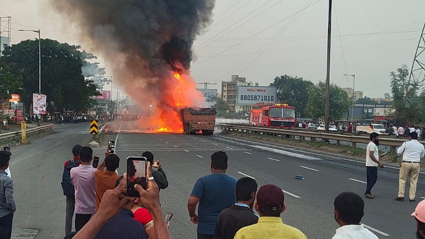 Navale Bridge Horror: Passengers Feared Stuck As Car Caught Between Two Burning Trucks - Videos