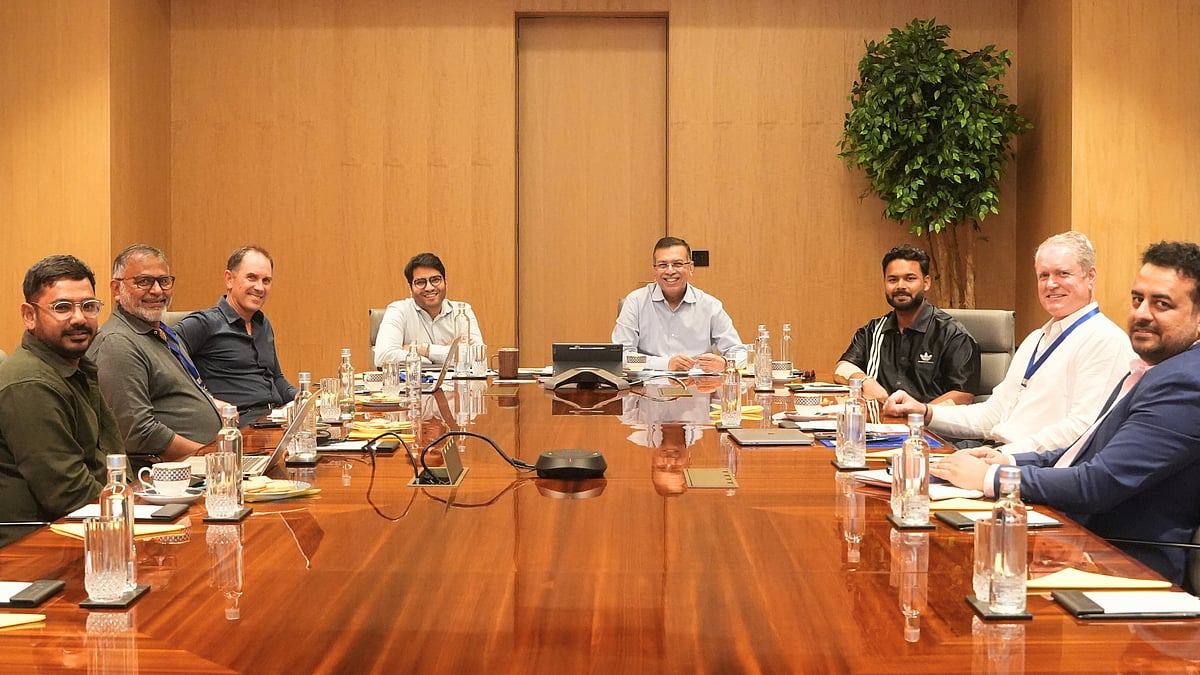IPL 2026 Retention Deadline: Rishabh Pant Joins Sanjiv Goenka, Staff In Kolkata For LSG Retention Talk 