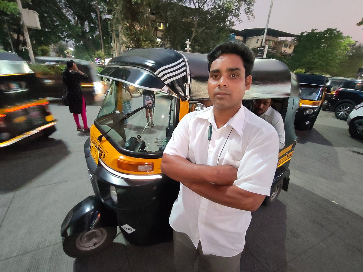 Santosh Shirke, rickshaw driver who returned a bag containing gold jewellery worth Rs 16 lakh 