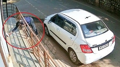 Bizarre! Youth Steals Newspaper From Lawyer’s Chamber In MP's Shivpuri; Apologises After CCTV Clip...