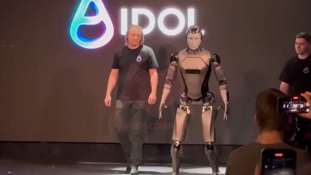 'Can't Stop Laughing': Russia's First AI Human Robot Falls Flat On Its Face During Live Demo| Watch Video 