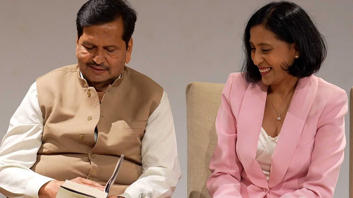 Mangal Prabhat Lodha reads the book