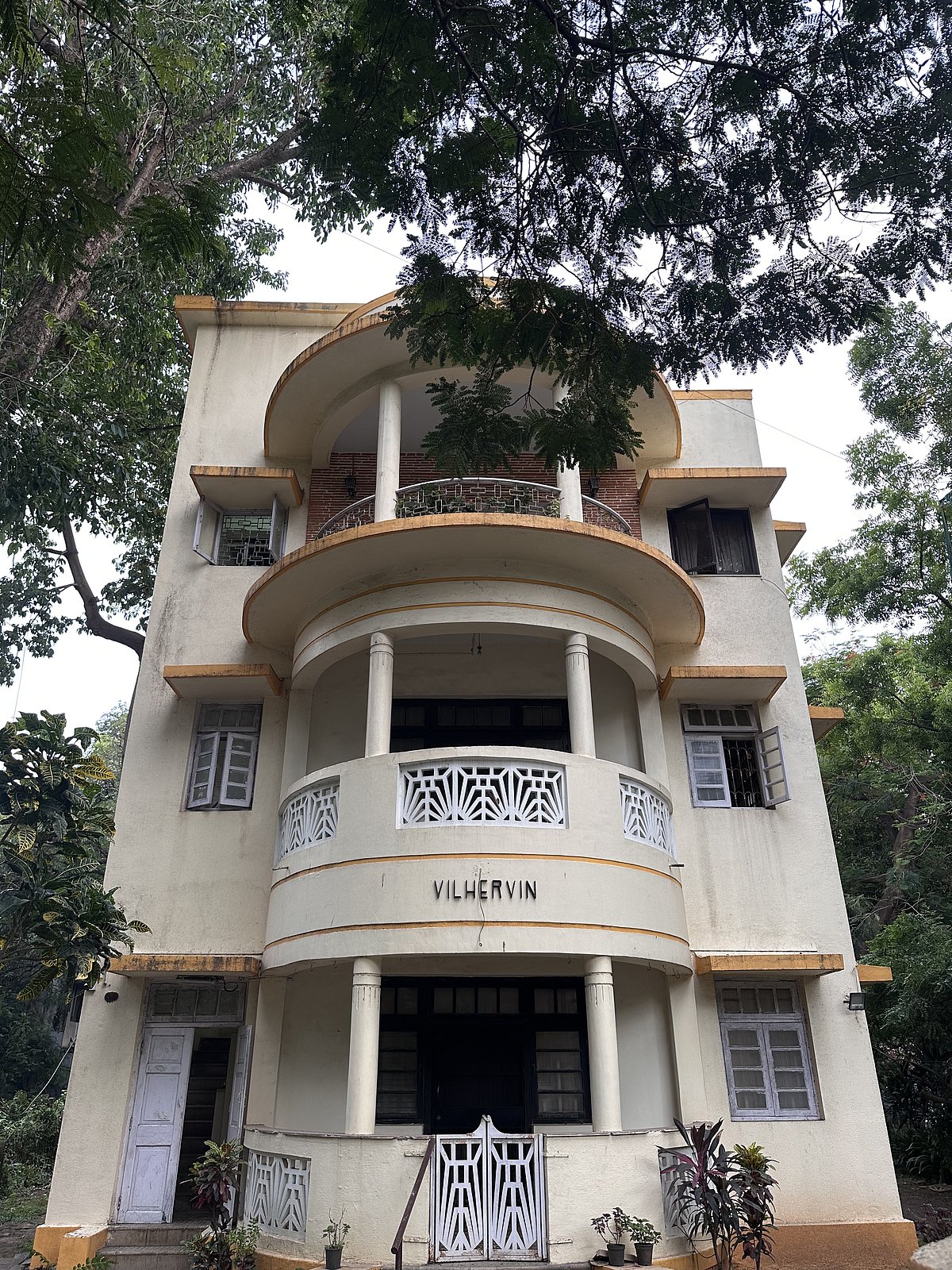 Vilhervin building in Bandra
