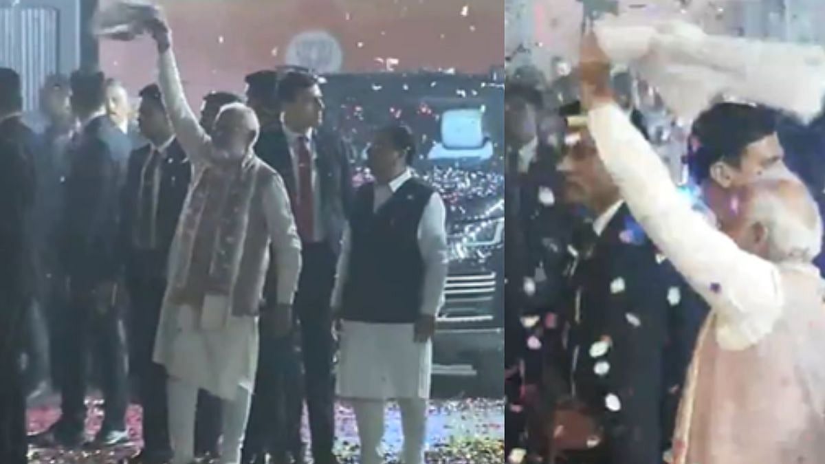 PM Narendra Modi Reaches BJP Headquarters In Delhi, Waves Gamcha In Celebration After NDA's Historic Victory In Bihar Elections 2025 - VIDEO 