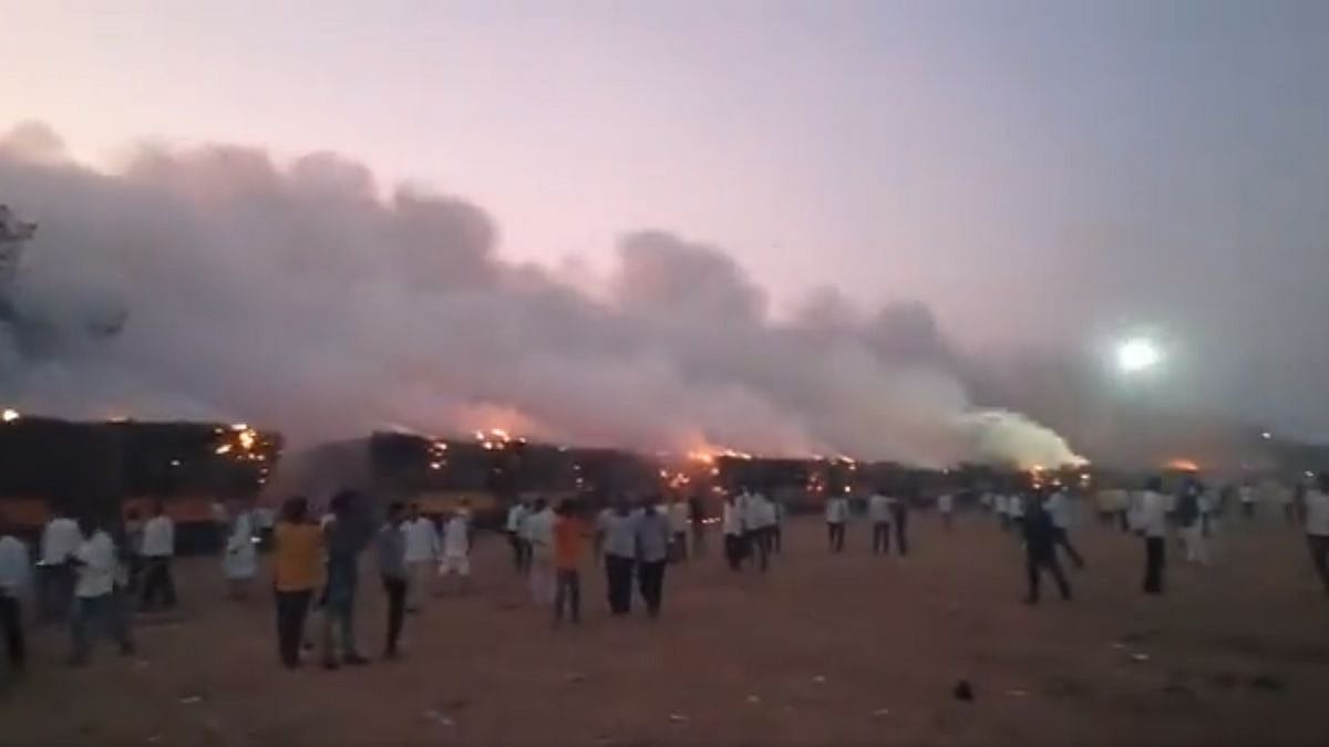 Karnataka: Sugarcane Farmers' Protest In Bagalkot Turns Violent; Over 30 Tractors Set Ablaze, Video Surfaces 