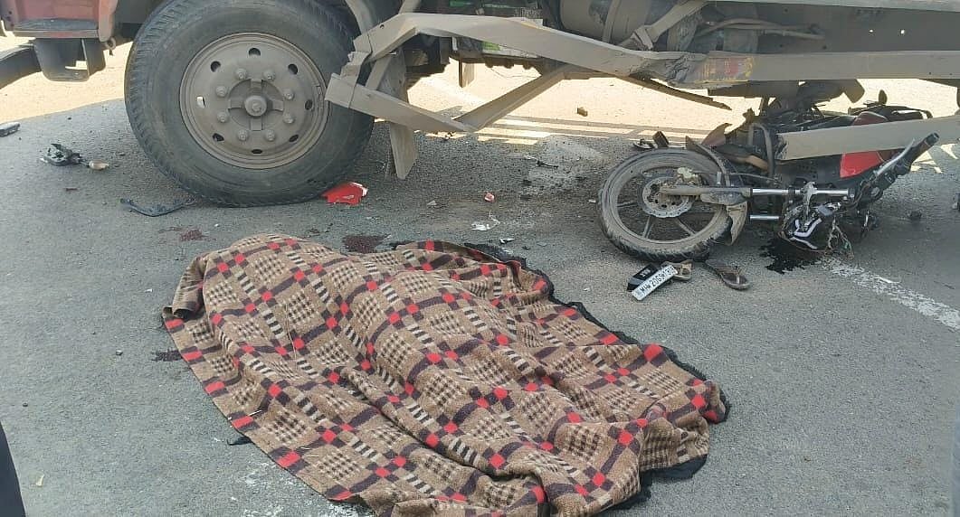 Chhatrapati Sambhajinagar: Couple Killed, Son Injured After Bike Rams Into Truck On Kanchanwadi...