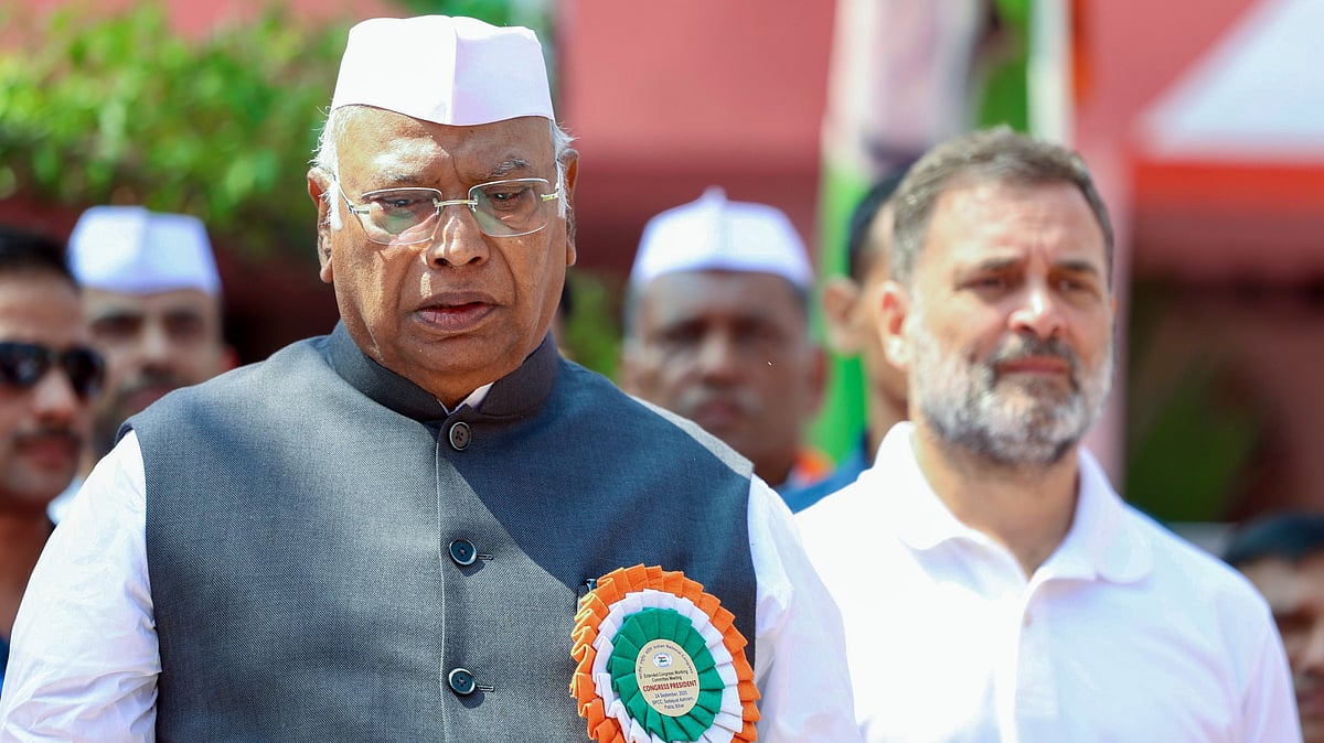 'Will Continue Our Fight Against Forces Weakening Democracy': Mallikarjun Kharge Urges Congress Workers Not To Lose Hope 
