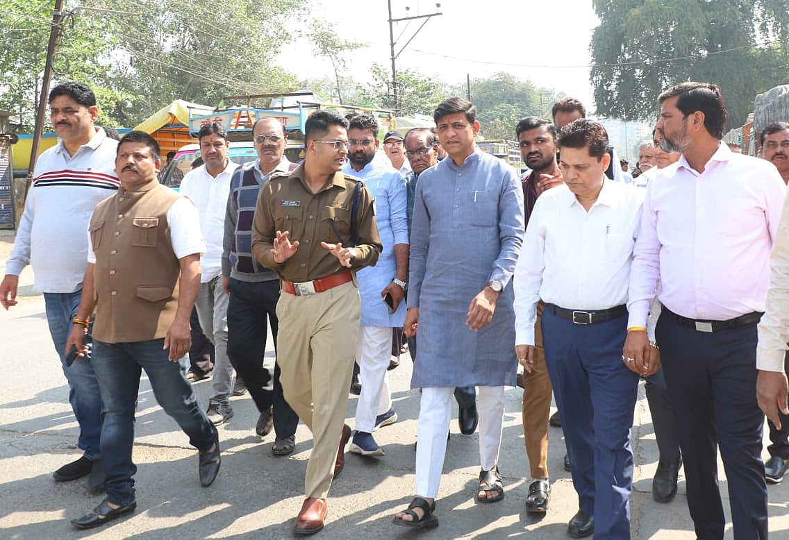 Indore News: Mayor Pushyamitra Bhargav Inspects Loha Mandi, Says New Truck Movement Rules Soon