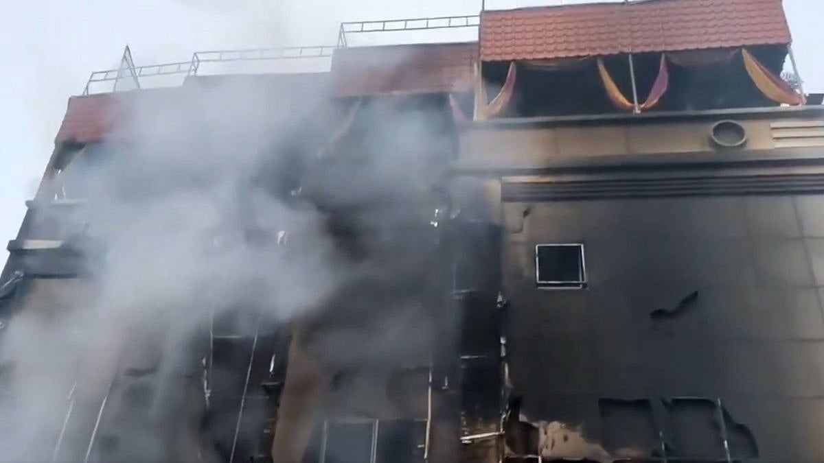 Uttar Pradesh: Massive Fire Engulfs Banquet Hall In Gorakhpur; Investigation Underway, Video Surfaces 