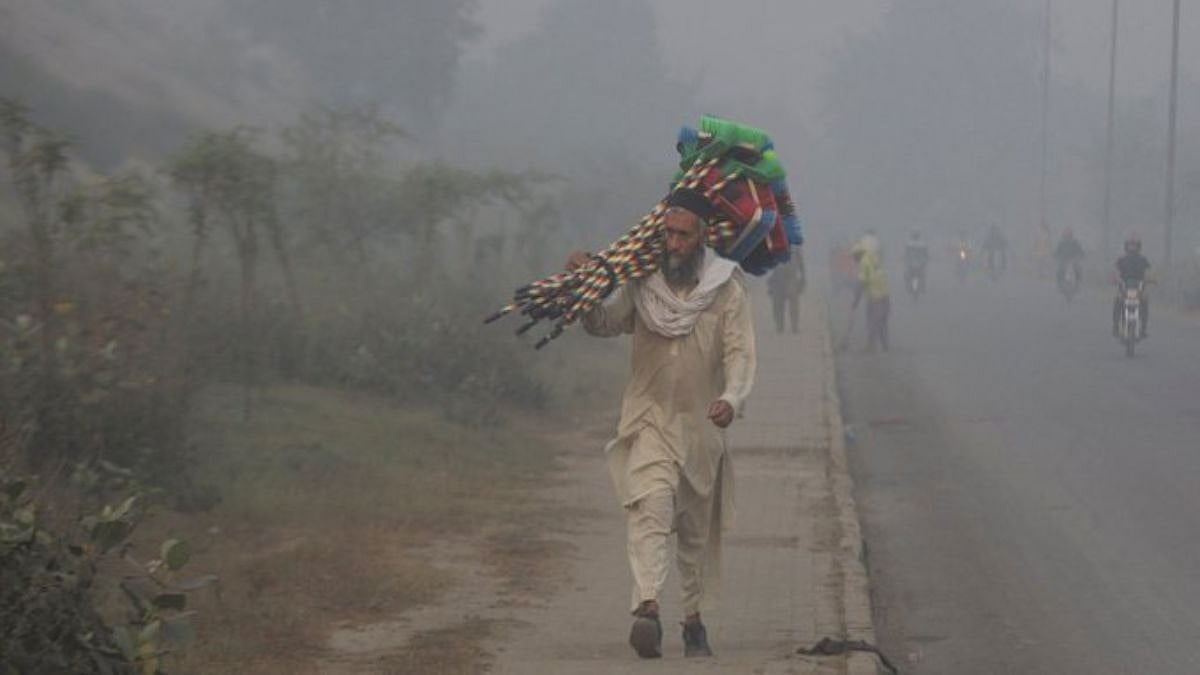 Pakistan: Lahore Tops Global Pollution Index As Hazardous Smog Engulfs Punjab 