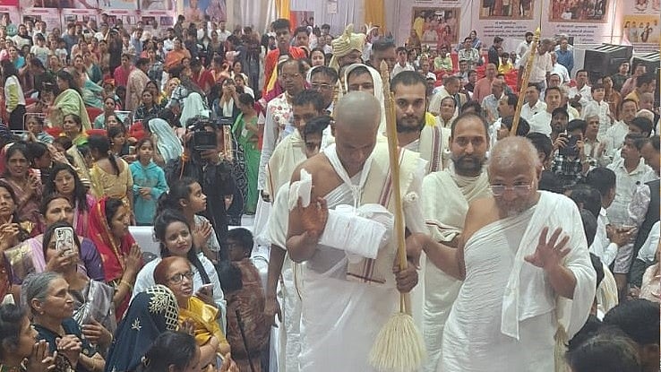 Indore News: Thousands Gather To See Twin Jain Initiations