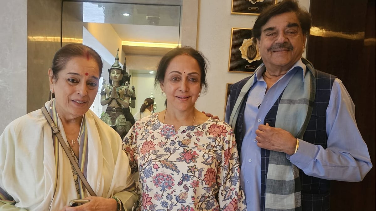 'Our Prayers Are With Them All': Shatrughan Sinha Meets Hema Malini, Enquires About Dharmendra's Health 