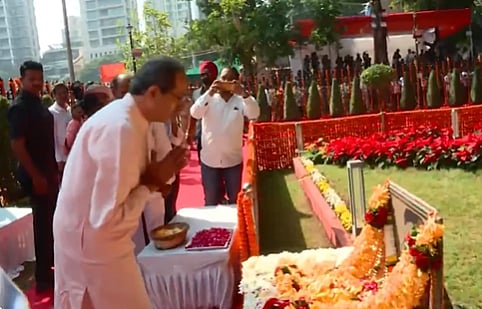 Mumbai: Sena UBT Chief Uddhav Thackeray Pays Tribute To Balasaheb Thackeray On His Death Anniversary At Shivaji Park | Video 