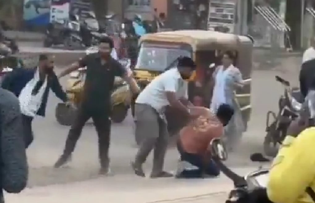 Free-Style Fight Erupts In Pune’s Keshavnagar; Video Goes Viral