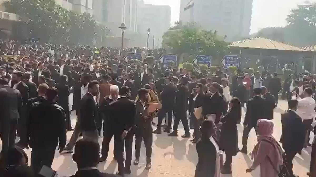 Delhi: After Schools, 3 Courts Evacuated Following Bomb Threat From 'Jaish-e-Mohammad' – Video