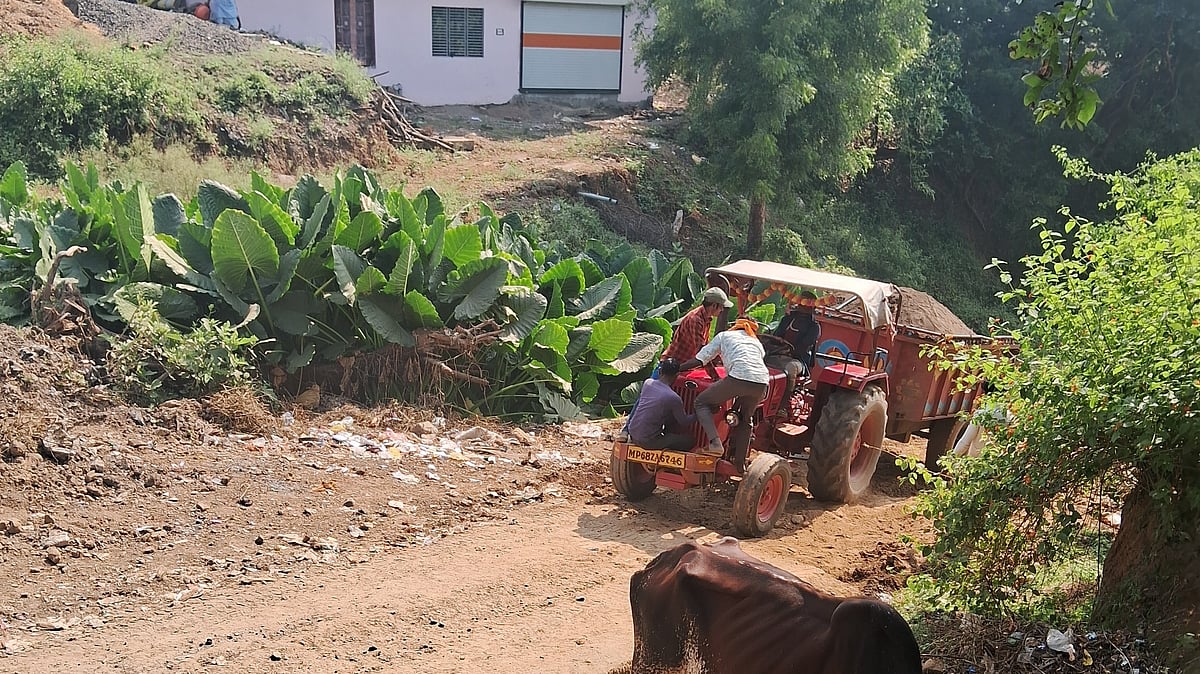 MP News: Rampant Illegal Sand Mining In Burhanpur Without Fear Of Administrative Action; Mineral, Transport Department Feign Ignorance | 