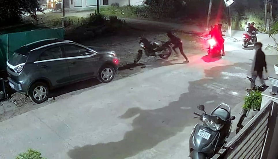 Bhopal News: After Cafe Attack, Group Of Six Miscreants Vandalise Vehicles In Gandhi Nagar