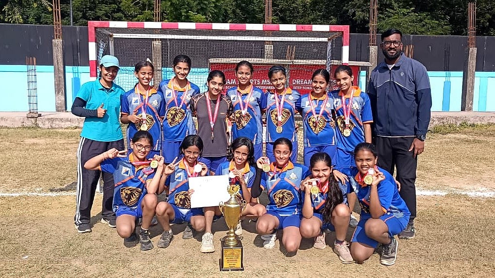In the Girls U-12 category, Thakur Ramnarayan Public school won the MSSA Handball title.