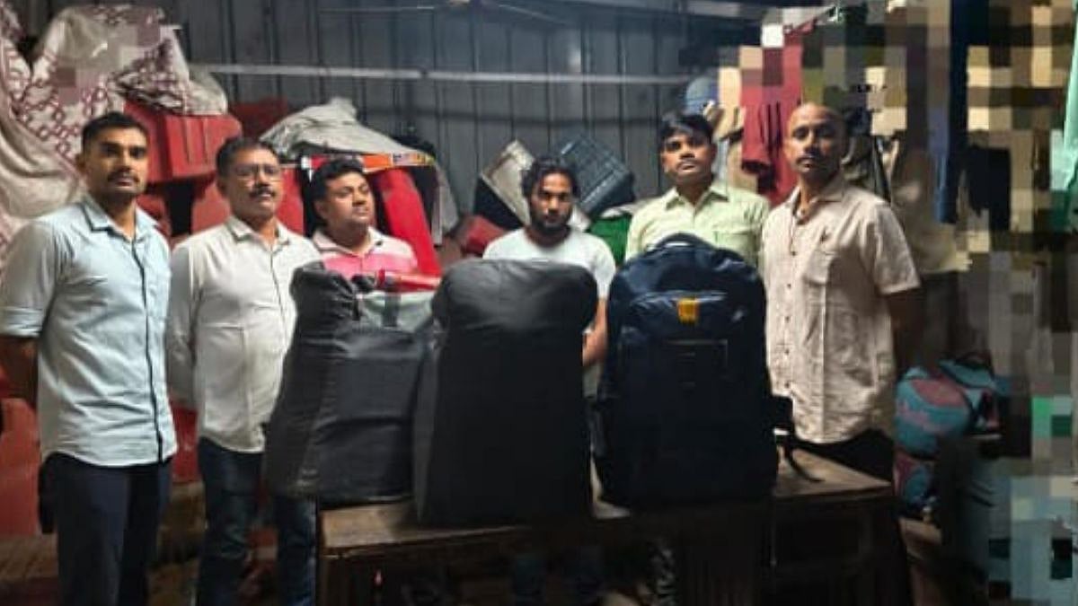 Maharashtra Crime: RPF Seizes ₹1.25 Lakh Worth Illegal Liquor At Vasai Road; 2 Arrested For Smuggling Alcohol To Gujarat 