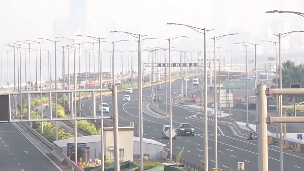 Mumbai Weather Update: City Wakes Up To Cool, Smog-Filled Morning; AQI Remains In Unhealthy Range At...