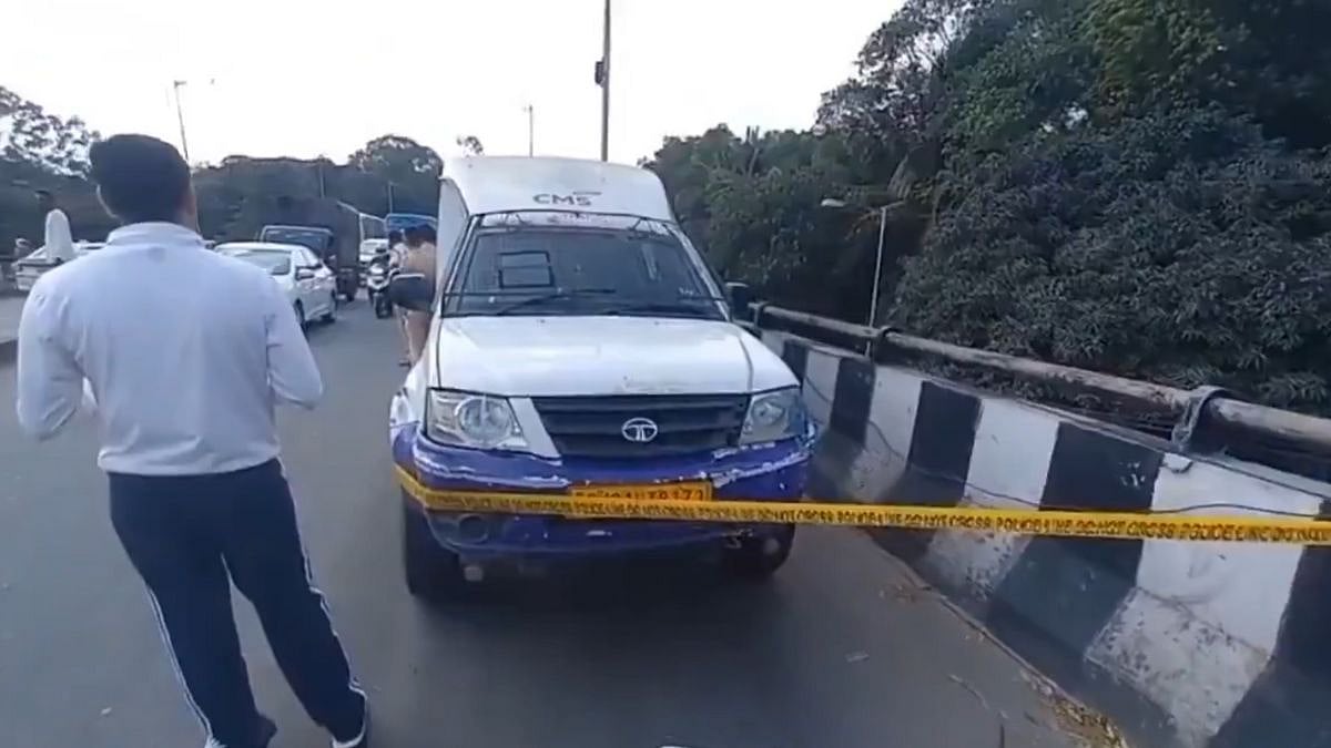 Bengaluru: Fake RBI Officials Pull Off ₹7.11 Crore Daylight Heist; Hunt On For Robbers | X @MeghUpdates