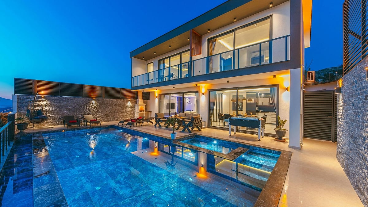 Trump Junior's 'Kohinoor' Suite In India Costs ₹1,10,0000 Per Night: Here's Where He's Staying For...