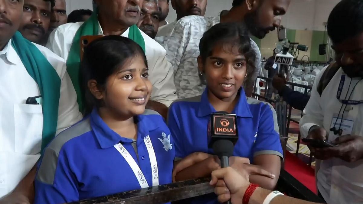 PM Modi Acknowledges Schoolgirls' Banner Praising India's Economic Rise At Coimbatore Farmers' Meet