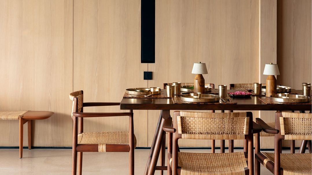 At the cafe, you'll find calming turmeric broth, healing hibiscus tea, among other vegetarian offerings 