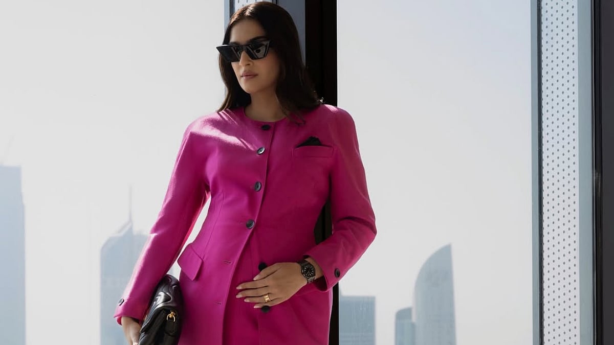 Sonam Kapoor Confirms Her Second Pregnancy; Flaunts Baby Bump - View Pics 