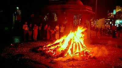 Thane Municipality Imposes ₹5,000 Fine For Lighting Bonfires Amid Rising Pollution 