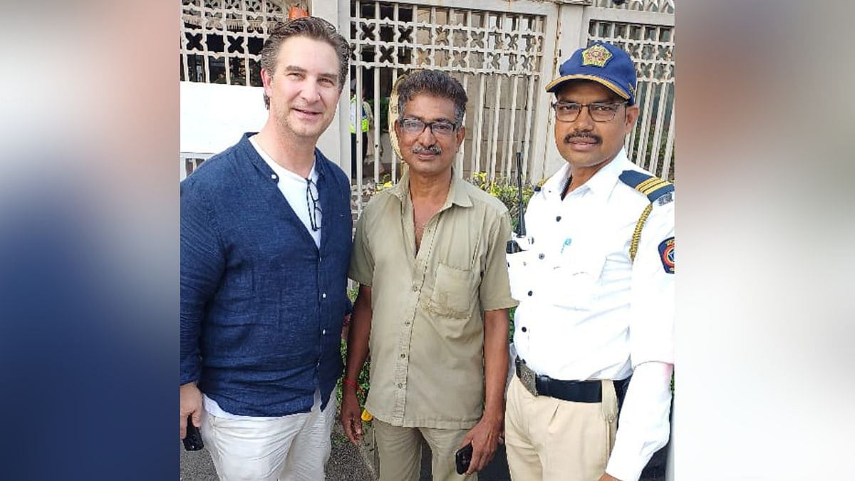 Mumbai Police Help Foreign National Recover Mobile Phone Left In Taxi; Mumbaikars Ask 'Why Ordinary Citizens Not Prioritised?' 