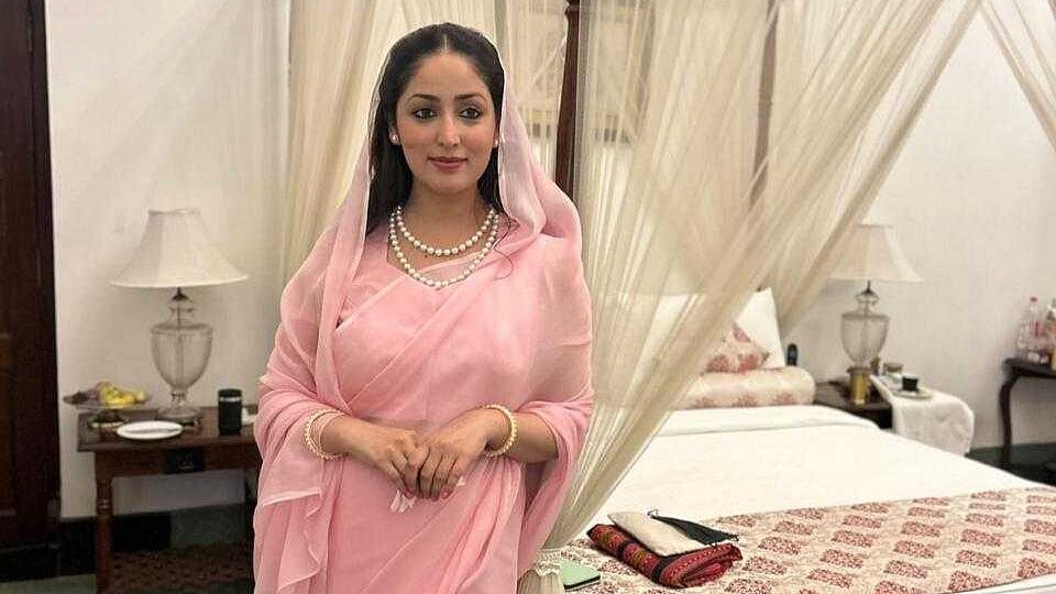 Yami paints a pretty picture in a pink sari