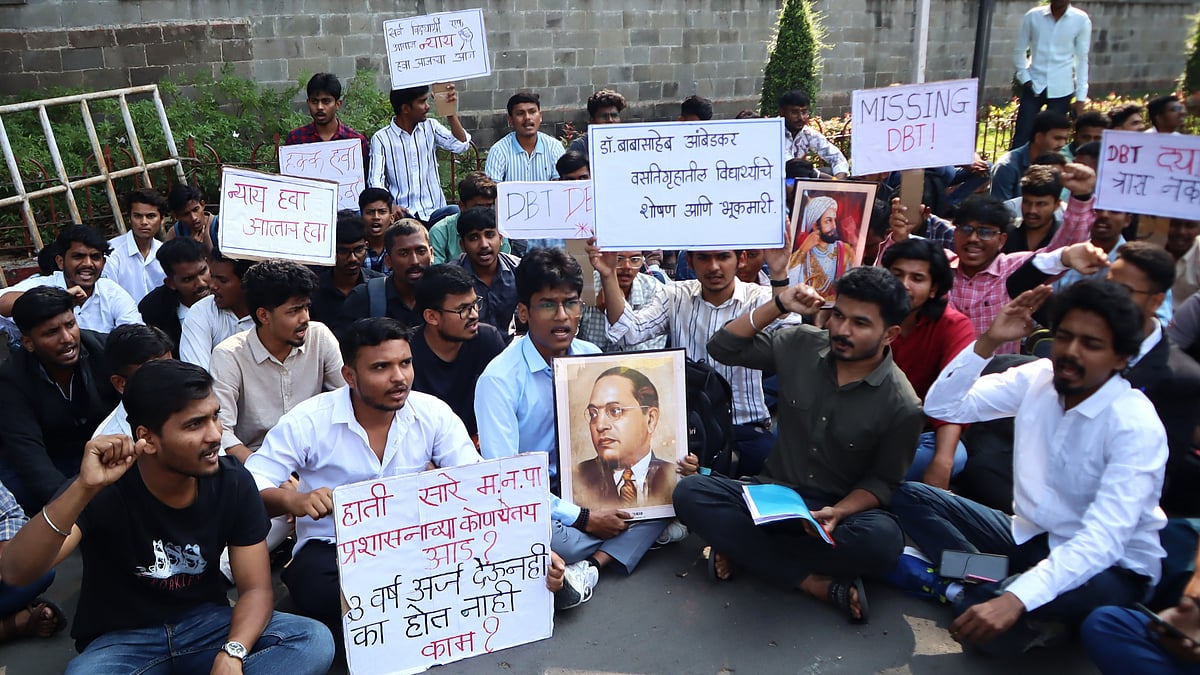 Pune: Ambedkar Hostel Students Protest At PMC, Demand Timely DBT & Assured Relocation