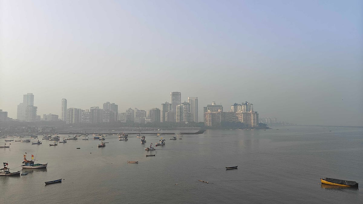 Mumbai Weather Update: City Wakes Up To A Sunny Yet Smog-Filled Weekend; Overall AQI Remains In Unhealthy Range At 292 
