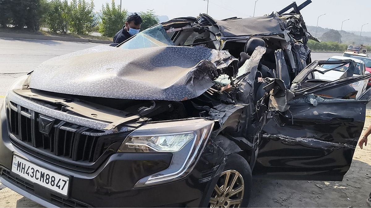 Navi Mumbai Tragedy: 2 Youths Killed, 4 Injured As Speeding XUV Rams Container On JNPT–Panvel Road; Driver Booked For Rash Driving 