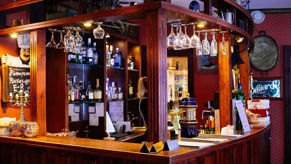 7 Bars In Mumbai That Are Shaking Up The City's Nightlife Scene