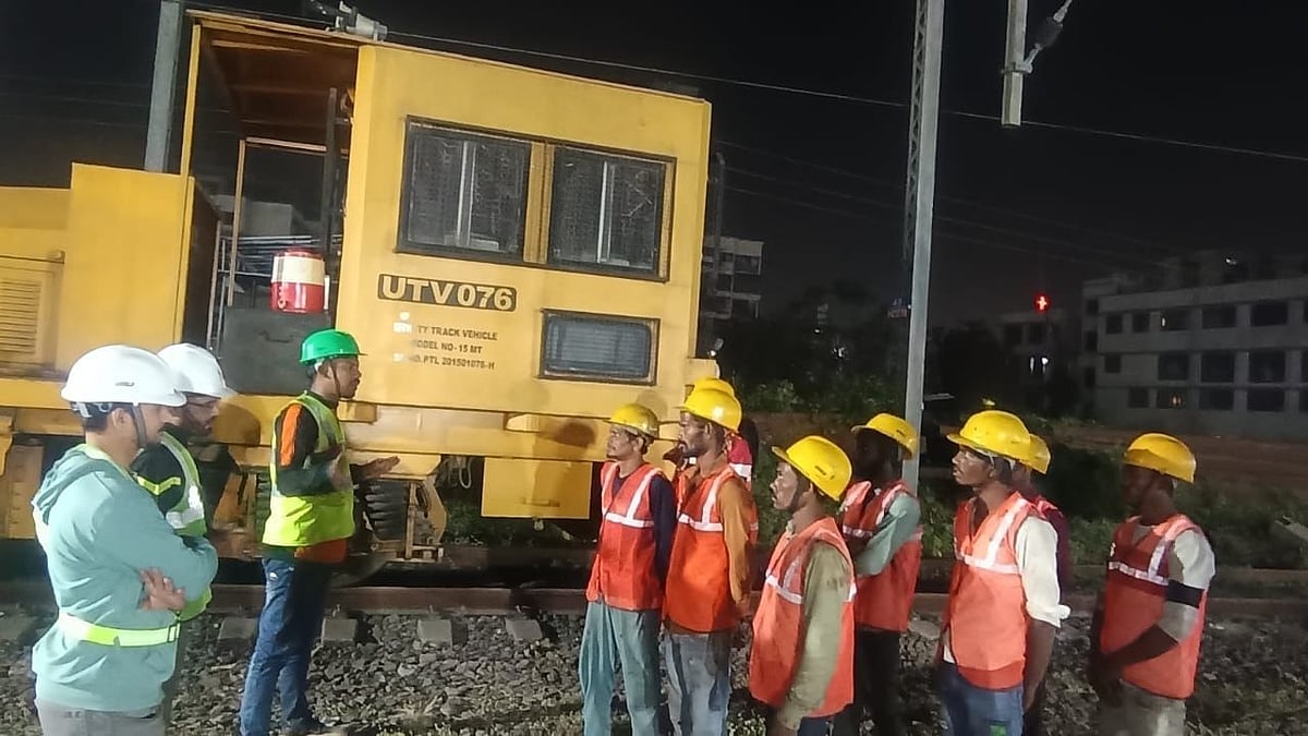 Belapur–Panvel Suburban Services Halted For Over 2 Hours, Commuters Stranded 