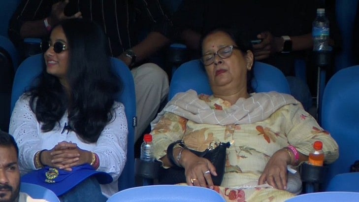 IND Vs SA, 2nd Test: Cameras Capture Fan Sleeping Peacefully During Team India's Innings Against South Africa; Check Pics 