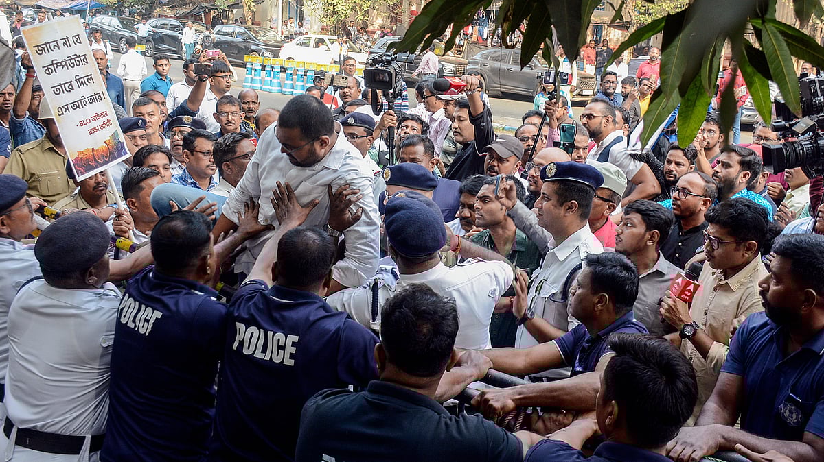West Bengal News: BLOs Protest Against Work Stress, Clash With Police - VIDEO