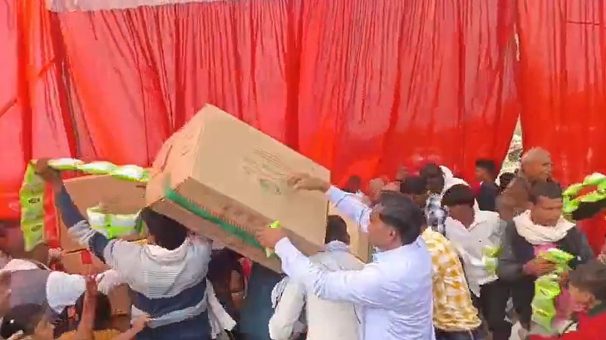 Viral Video Shows Crowd Looting Snacks At UP Government Mass Wedding In Hamirpur