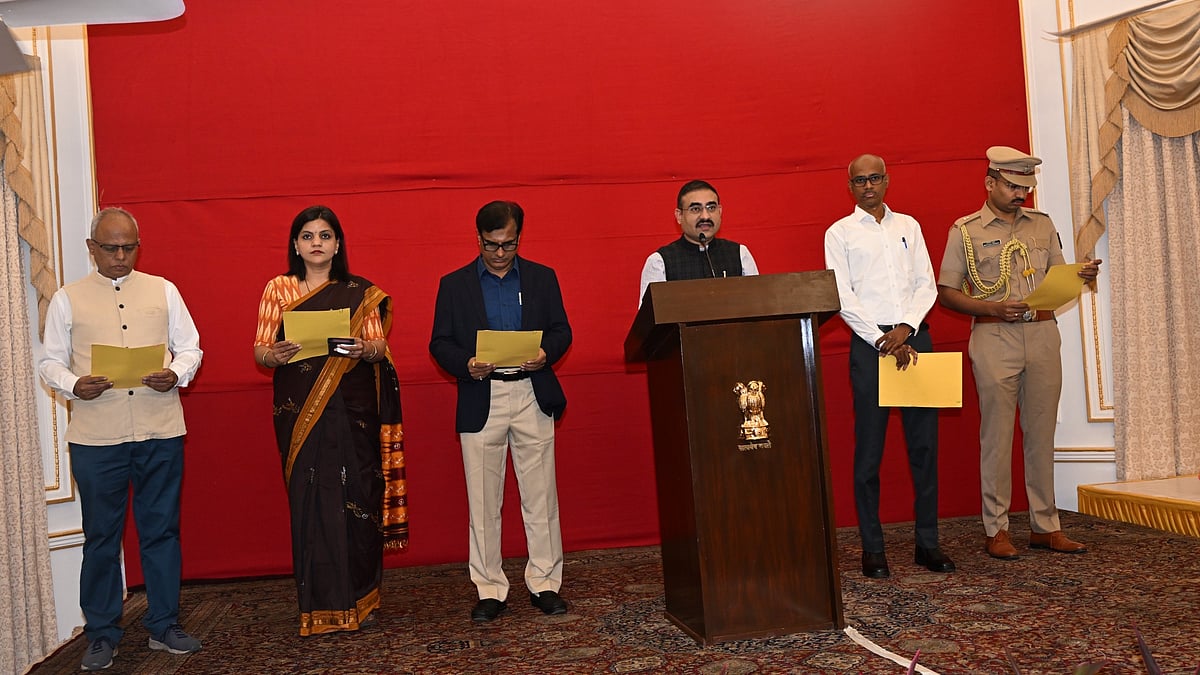 Maharashtra Raj Bhavan Observes Constitution Day With Collective Preamble Reading 