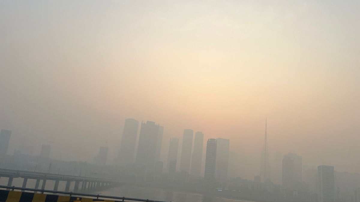 Mumbai Weather Update, November 26: Hazy Sky, Poor Visibility Persists As AQI Rises To 256 & Air Quality Slips Into 'Severe' Category 