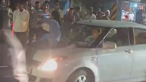 Satara: Drunk Woman Stops Vehicles Near Karad, Climbs Bonnets In Late-Night Highway Ruckus; Video...