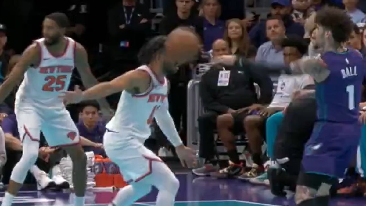 Nice Heashot! Fans React To LaMelo Ball Accidentally Hitting Jalen Brunson On Face With Basketball During Knicks Vs Hornets NBA Cup Game; Video 